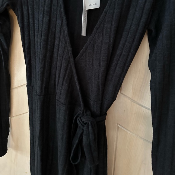 *2/$10 SALE* American Eagle Wrap dress - Picture 2 of 4